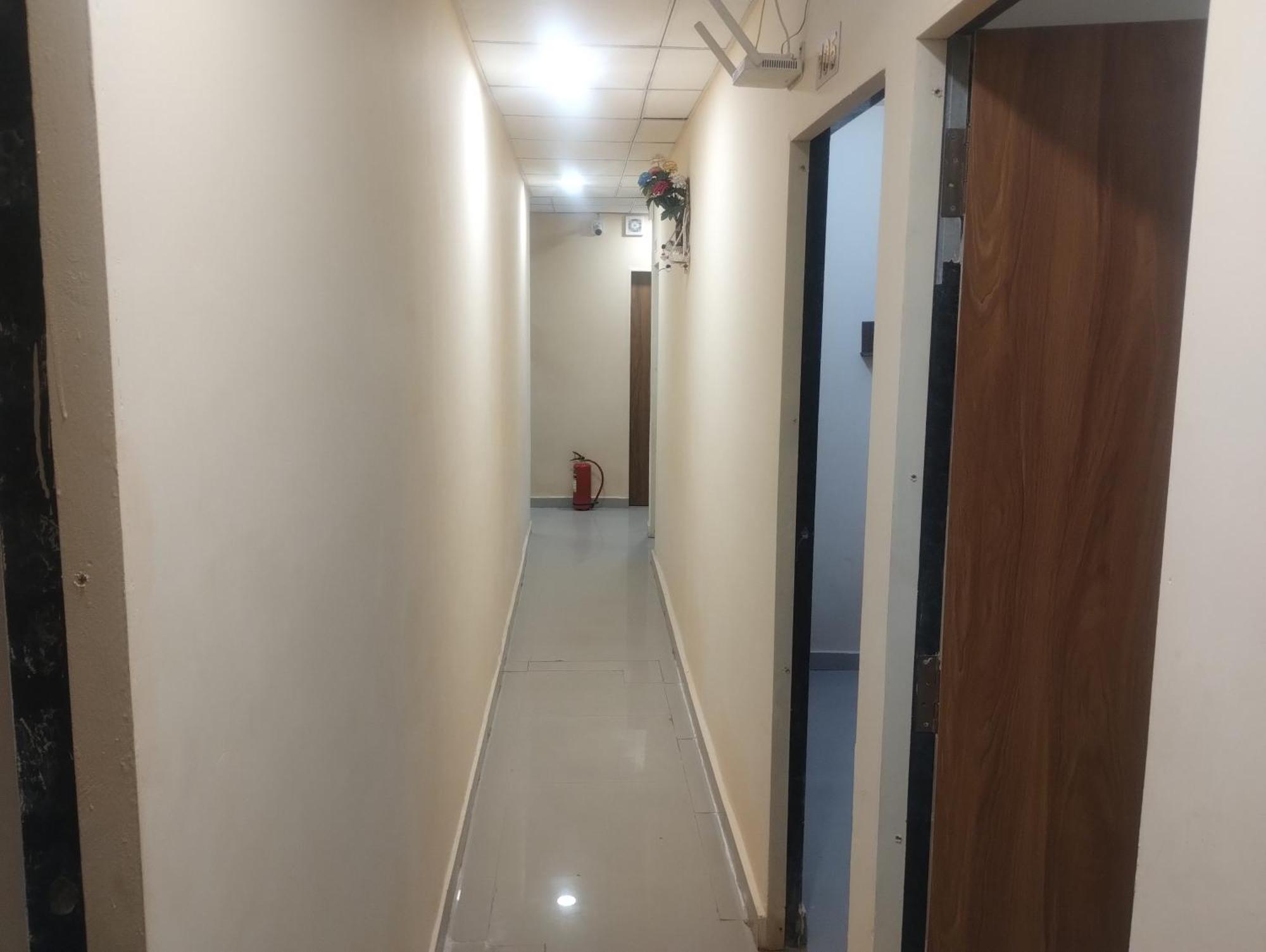 Hotel Metro Althan スーラト エクステリア 写真